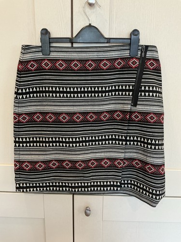 Black red white aztec - &,