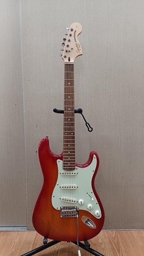 Squier standard stratocaster - standard,