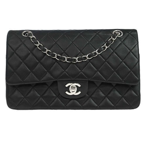 Chanel black lambskin medium - black,