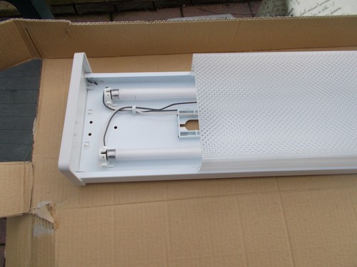 Fluorescent light fitting - ,