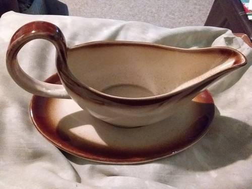 Gravy sauce boat saucer - boat,