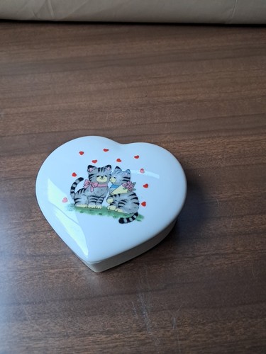 Ceramic hearth trinket box - ceramic,