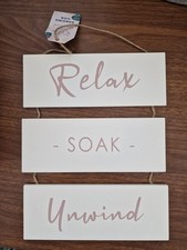 'Relax, Soak, Unwind' Wall
