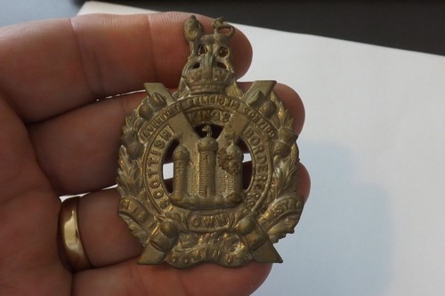 Military badge king own - ,