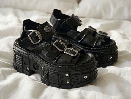 New rock sandals - new,