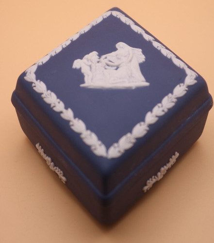 Jasperware trinket box - , (343)