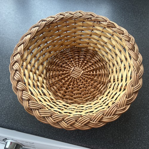 Round shallow wicker basket - round,