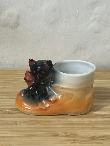 Kitsch vintage lucky black cat - lucky,