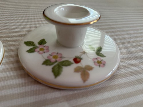 Pair wedgewood strawberry