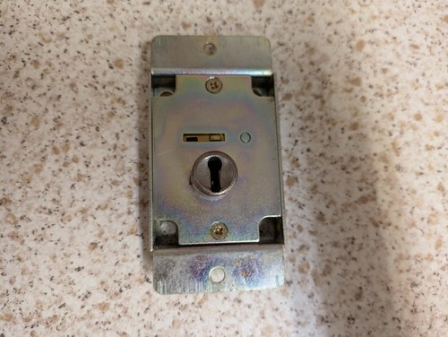 Flanged nozzle lock post - ,