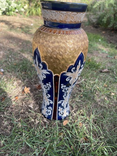 Antique royal doulton - royal,