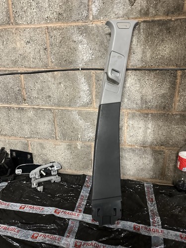 Cover panel pillar right - cover, b
