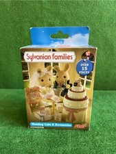 Sylvanian Families Wedding Cake & Accessories 