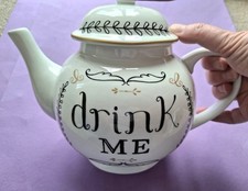 Alice in Wonderland inspired ‘Drink Me’ Teapot. 6 Cups. White Large