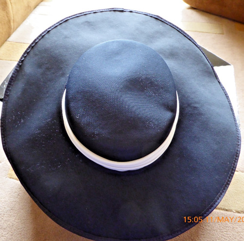 Navy blue hat with white - navy,