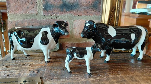 Beswick friesian bull cow - friesian, bull,cow