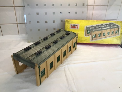 Hornby dublo 5005 - engine, shed