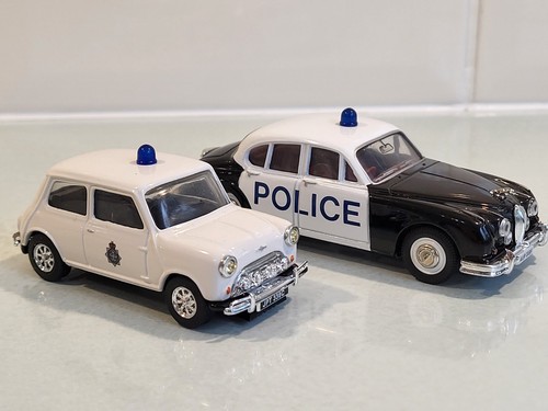 Corgi 97721 jaguar mkii mini - mkii,