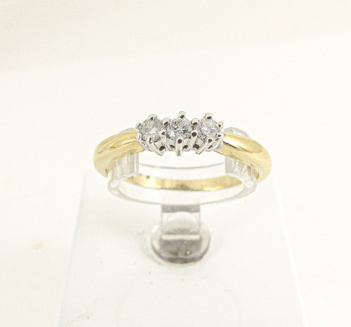 18ct gold diamond ring - 18ct,