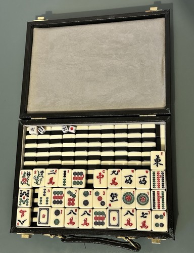 Vintage mah jong set - jong, in