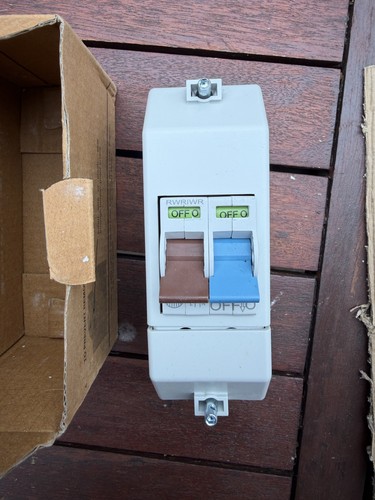 Wylex 100a pole mains switch - 2,