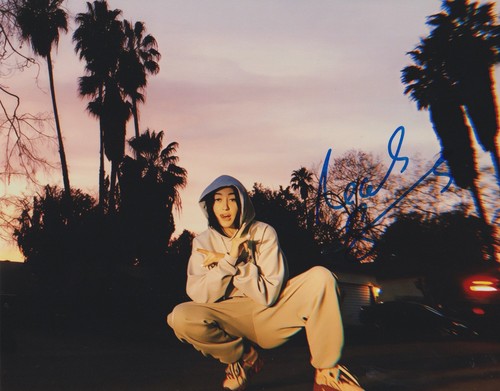 Noah cyrus signed 8x10 photo - cyrus,