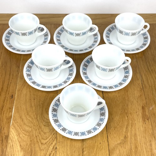 Vintage jaj pyrex cups - x,