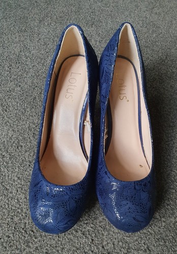 Lotus navy embroidered shoes