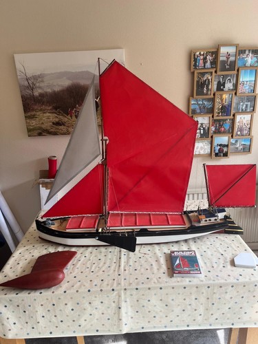 Sarik thames sailing - sailing, barge