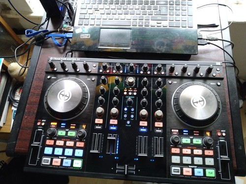 Traktor kontrol mk2 dj - s4,