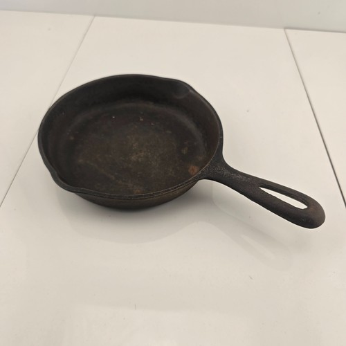 Vintage wagner ware 2 inch - 1/2,