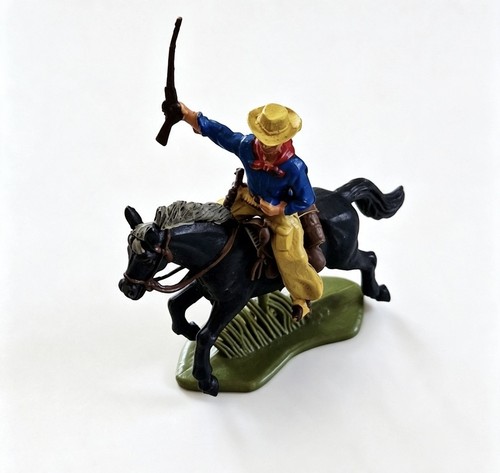 Britains herald cowboy holding - herald,