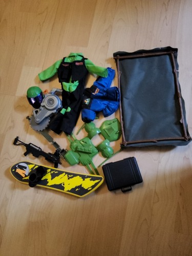 Mixed lot action man items - action,