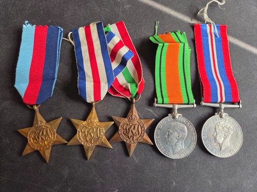 Group 5 medals - 2, of