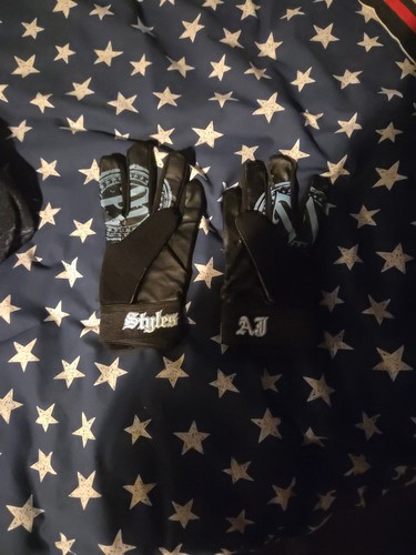 Styles kids gloves used - styles, (used