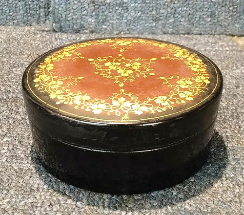 Russian lacquered circular - russian,