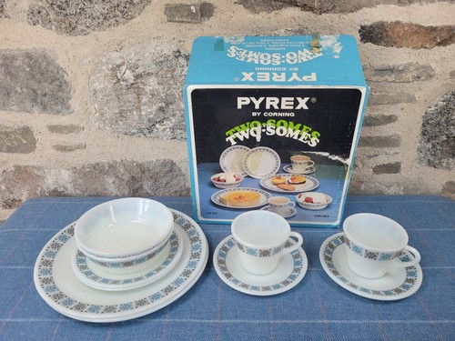 Pyrex chelsea pattern set - chelsea, for