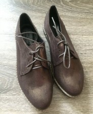 Women brown shinny flat shoes