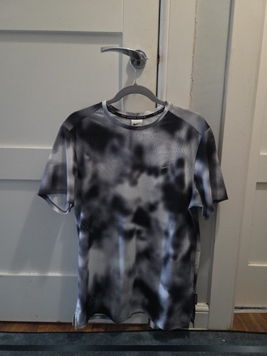 Mens nike shirt - t, size
