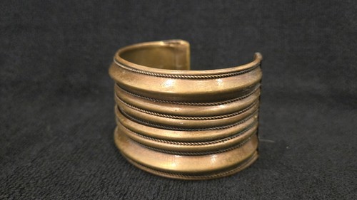 Brass cuff egyptian tone - ,, good