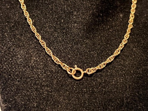 Stunning 9ct 375 gold - stunning,