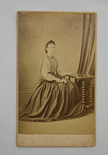 Cdv pretty victorian - cdv, a