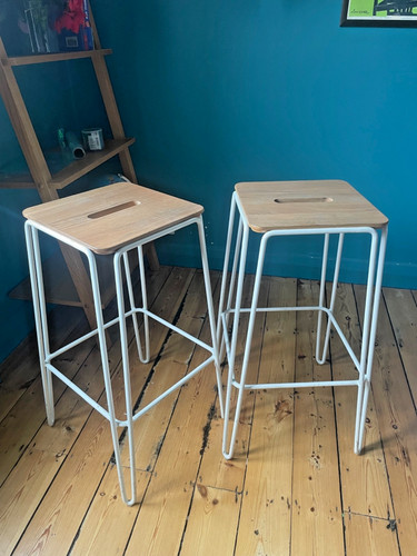 Bar stools marks - bar,