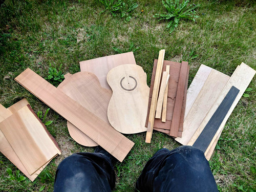 Acoustic guitar luthier - acoustic,