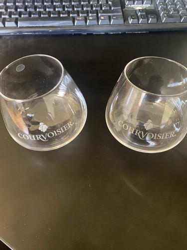 Pair courvoisier cognac - of,