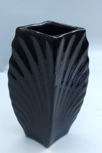 Vintage black triangle - black, shell