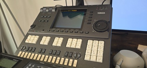 Yamaha qy700 midi - qy700,