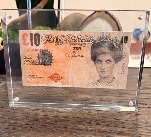 Banksy faced tenner - banksy,