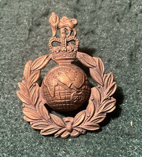 Royal Marines Commandos  Gilded Cap Badge. 2 Lugs to Rear. QC.  Yy05
