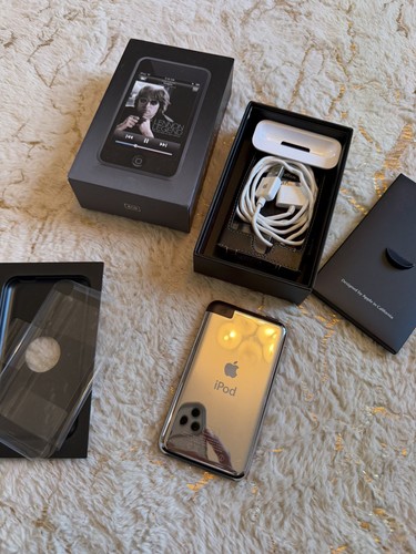 Boxed apple ipod - touch, 1st
